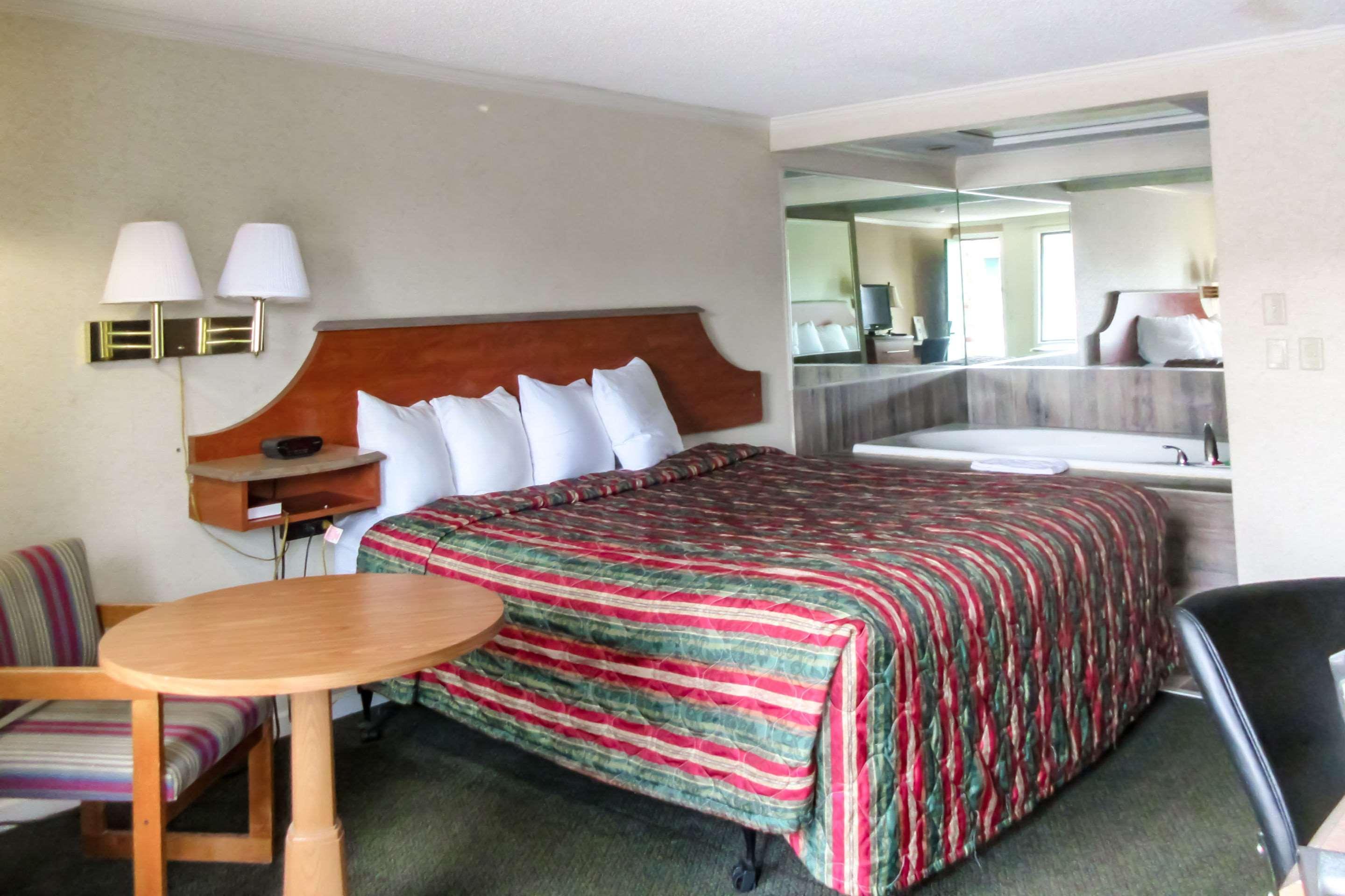 Days-Inn By Wyndham Liverpool-Syracuse Esterno foto