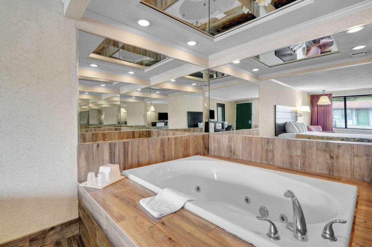 Days-Inn By Wyndham Liverpool-Syracuse Esterno foto